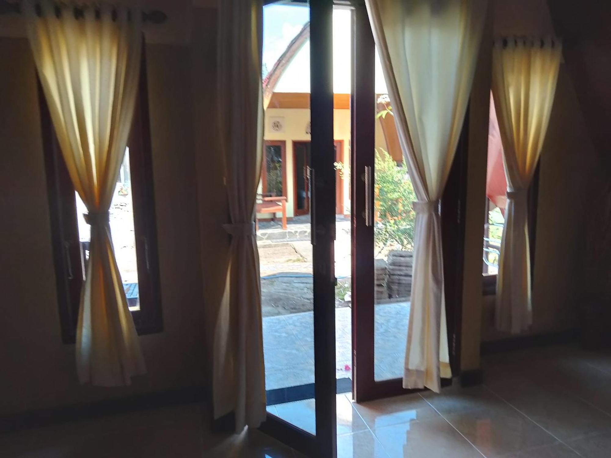 Two One Bungalow Gili Meno Bilik gambar